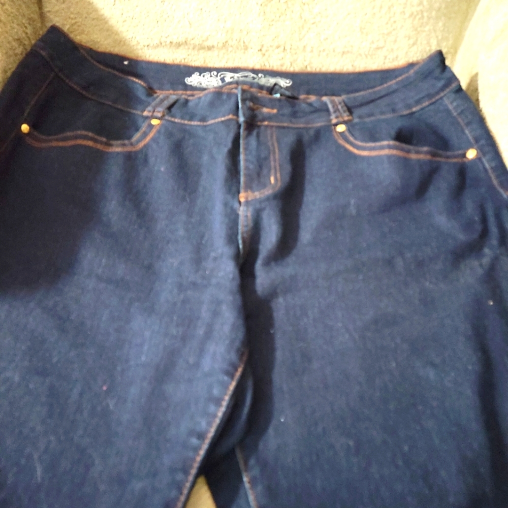 PRICE REDUCED NWOT Live Women's blue jeans size 20